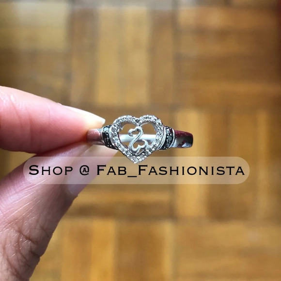 Black & White Diamond Promise Ring in Sterling Silver size 6.75 - Picture 3 of 9